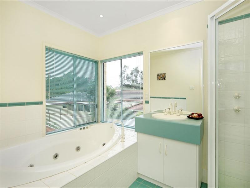 6 Macintyre Street, Bateau Bay NSW 2261