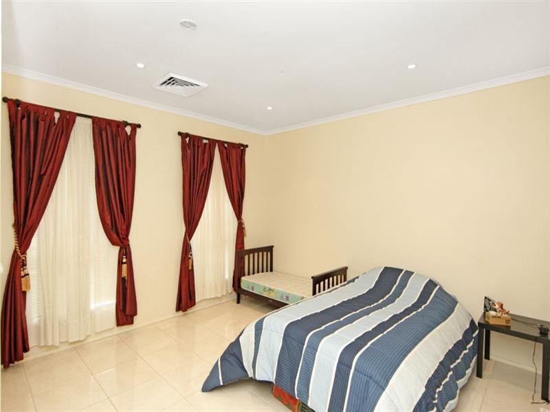 6 Macintyre Street, Bateau Bay NSW 2261