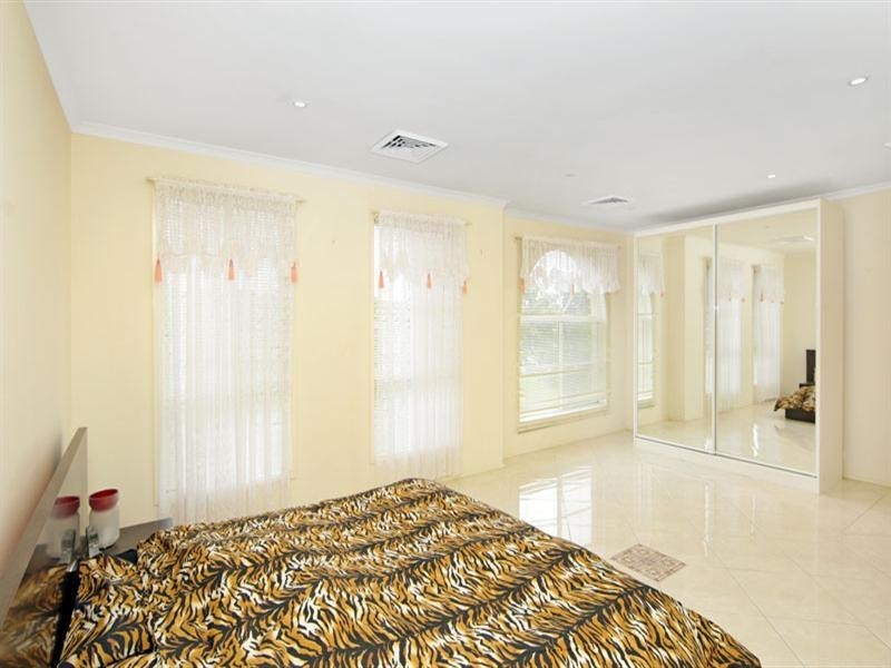 6 Macintyre Street, Bateau Bay NSW 2261