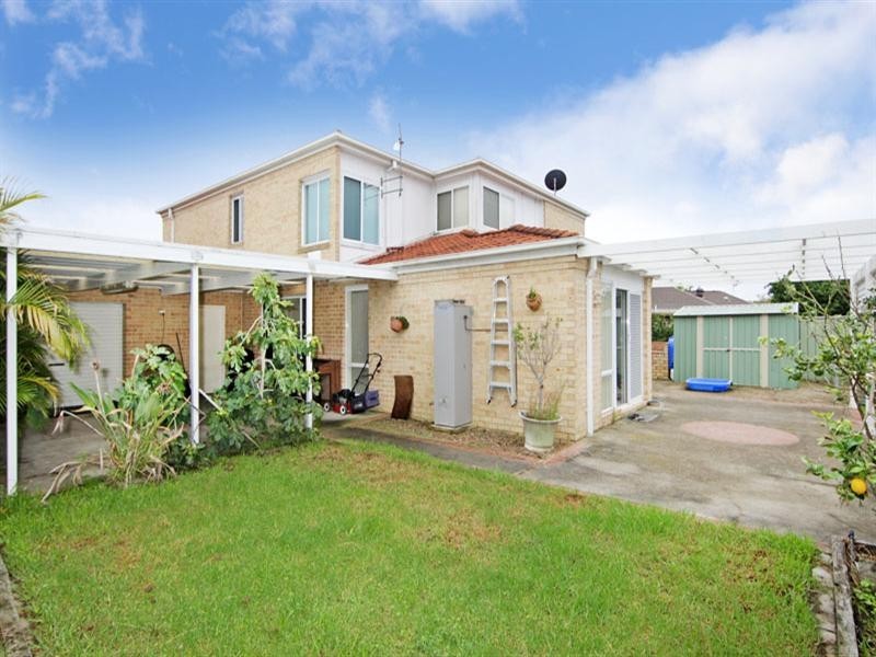 6 Macintyre Street, Bateau Bay NSW 2261