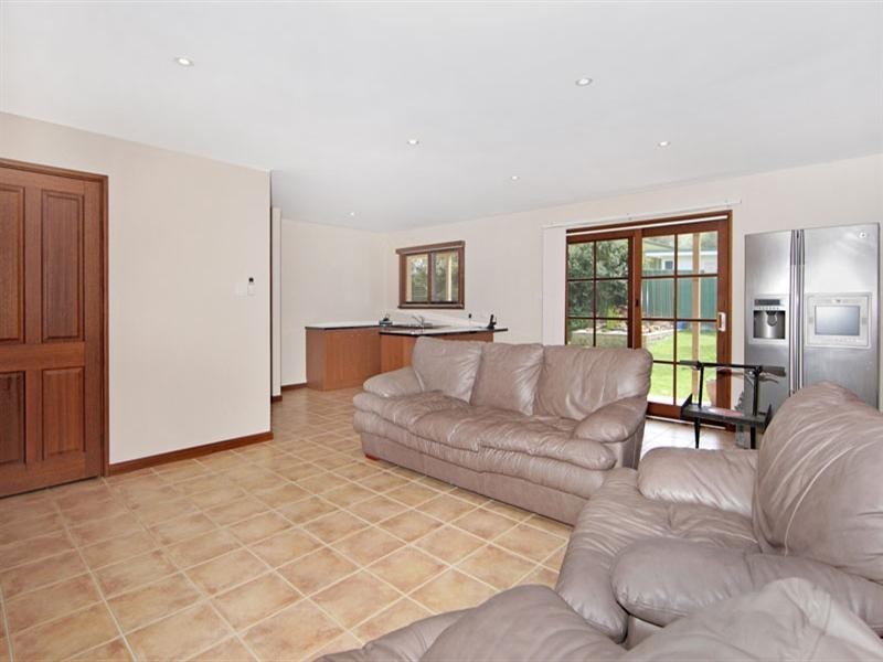 42 Reserve Drive, Bateau Bay NSW 2261