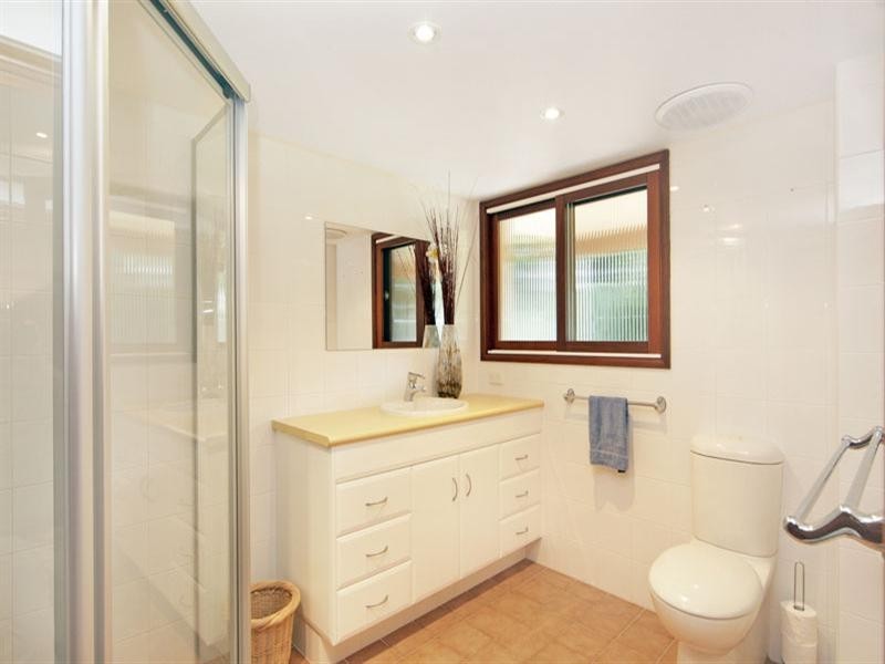 42 Reserve Drive, Bateau Bay NSW 2261