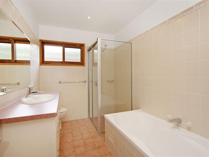 42 Reserve Drive, Bateau Bay NSW 2261