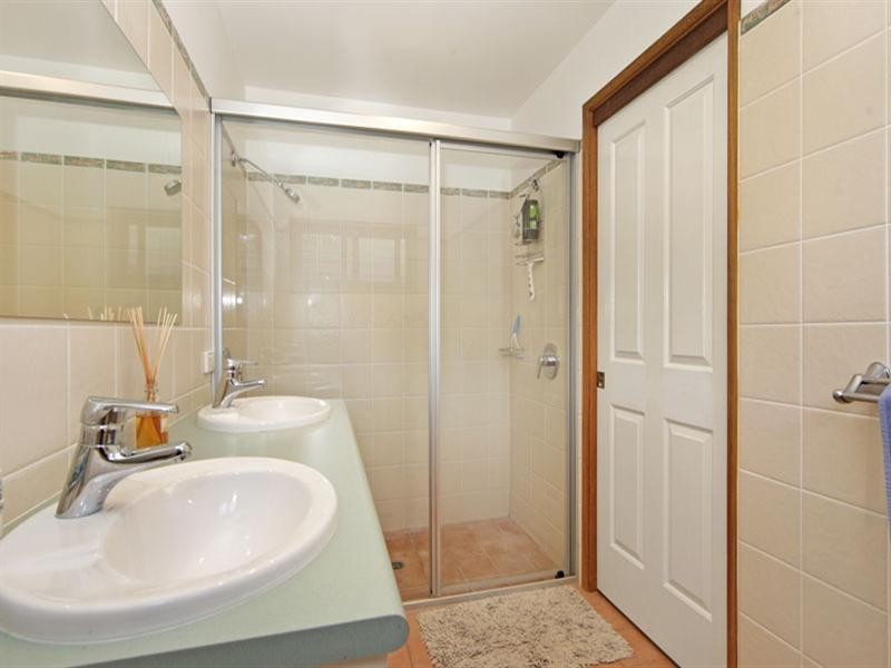 42 Reserve Drive, Bateau Bay NSW 2261