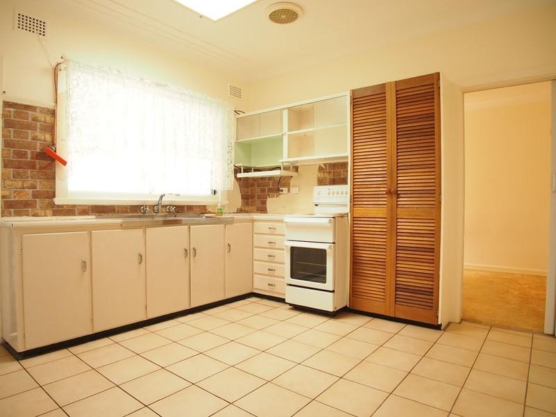 1 Fairview Avenue, The Entrance NSW 2261