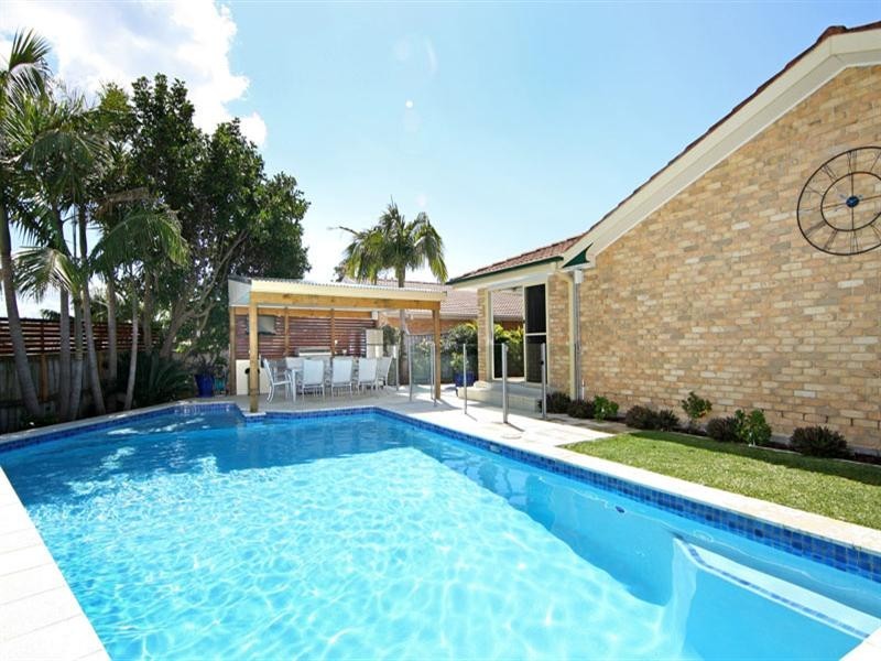 1 Oceanside Close, Bateau Bay NSW 2261
