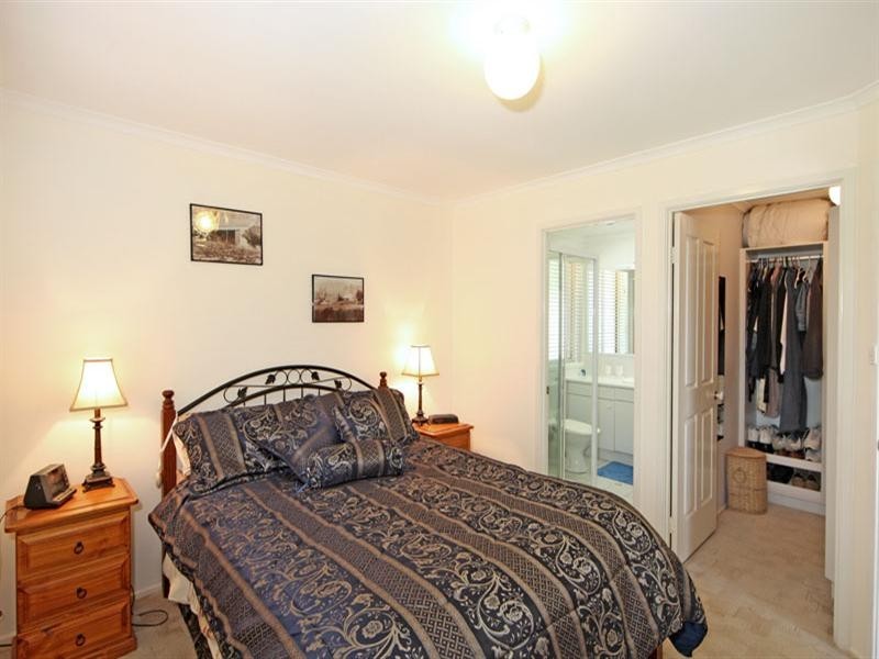 1 Oceanside Close, Bateau Bay NSW 2261