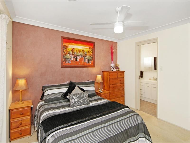 195 Cresthaven Avenue, Bateau Bay NSW 2261