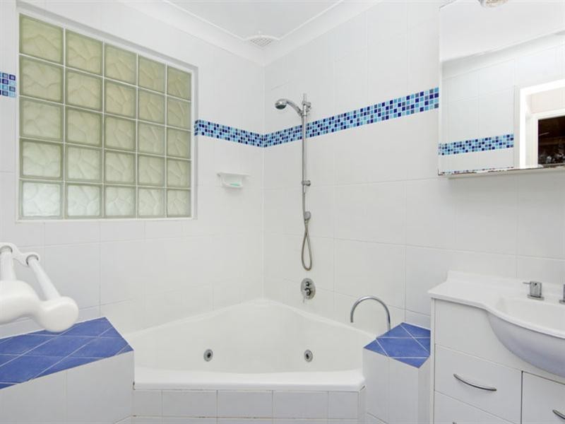 29 Laguna Parade, Berkeley Vale NSW 2261