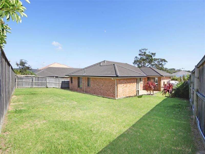 17 Churchill Street, Bateau Bay NSW 2261