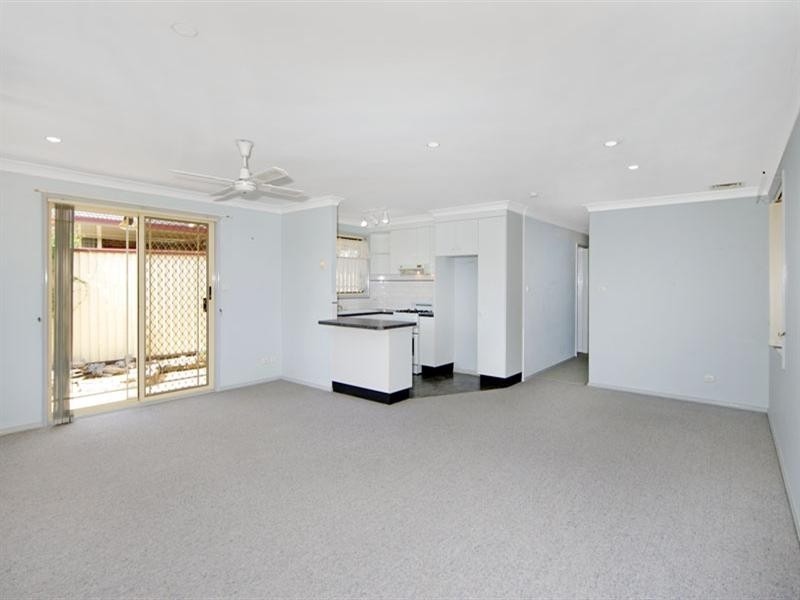 2/4 Supply Close, Bateau Bay NSW 2261
