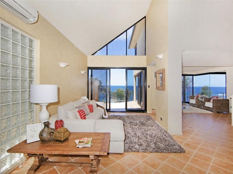12 South Scenic, Forresters Beach NSW 2260
