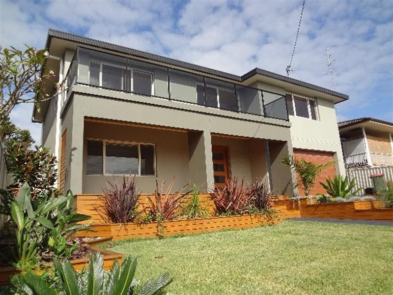 6 Hillcrest Avenue, Bateau Bay NSW 2261