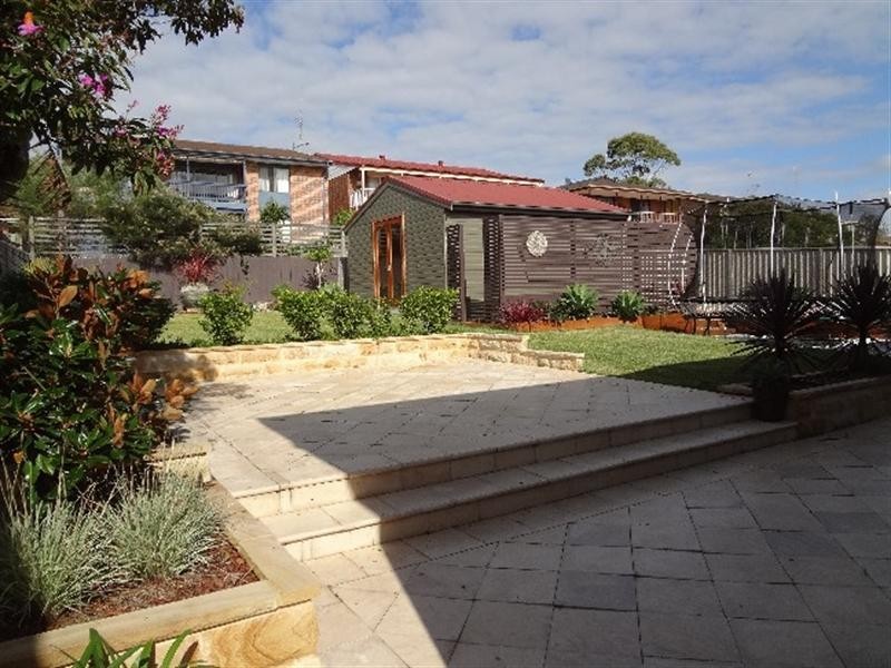 6 Hillcrest Avenue, Bateau Bay NSW 2261