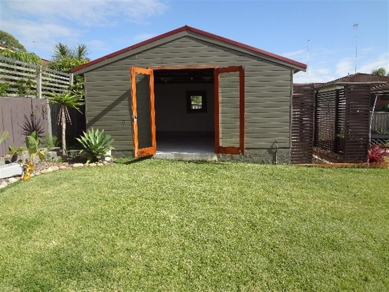 6 Hillcrest Avenue, Bateau Bay NSW 2261