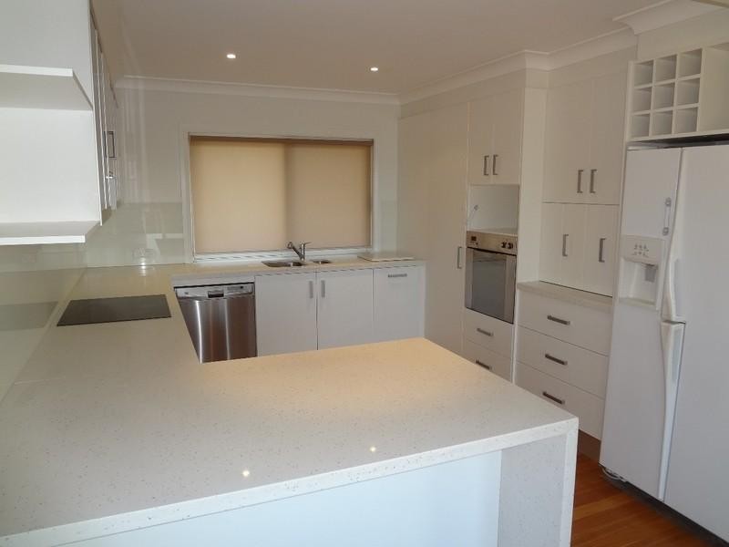 6 Hillcrest Avenue, Bateau Bay NSW 2261