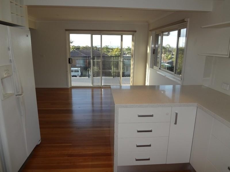 6 Hillcrest Avenue, Bateau Bay NSW 2261