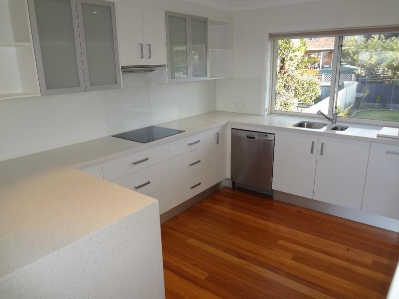 6 Hillcrest Avenue, Bateau Bay NSW 2261