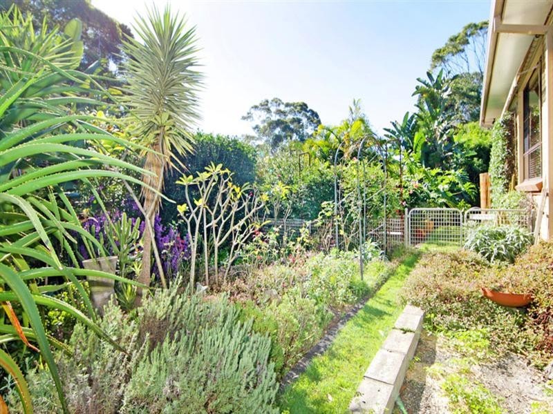 22 Hilltop Street, Bateau Bay NSW 2261