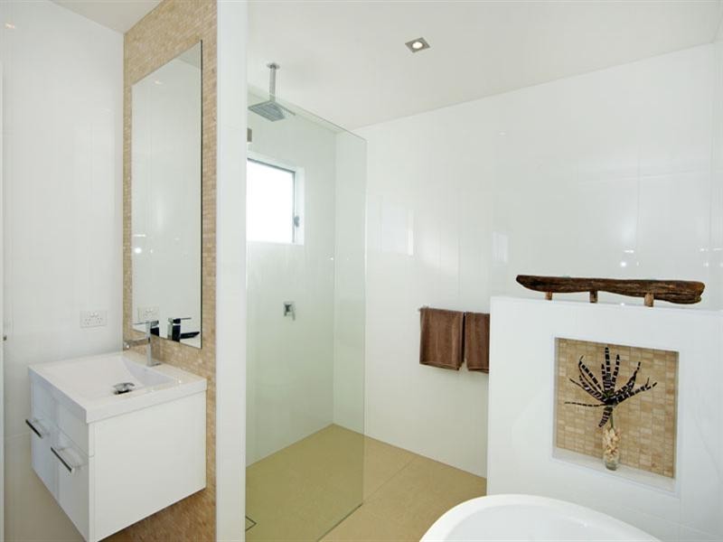 142 Ocean Parade, Blue Bay NSW 2261