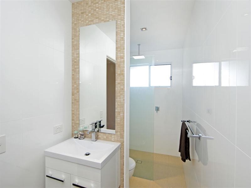 142 Ocean Parade, Blue Bay NSW 2261