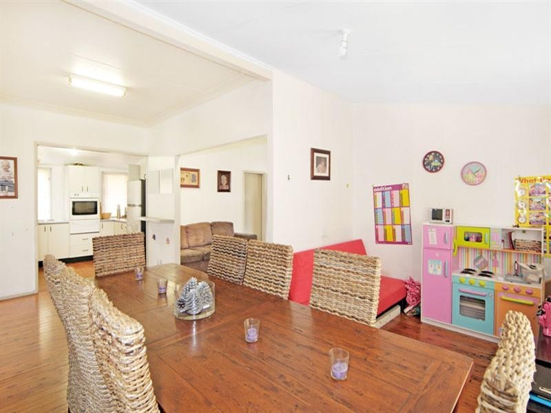 8 Flinders Avenue, Killarney Vale NSW 2261