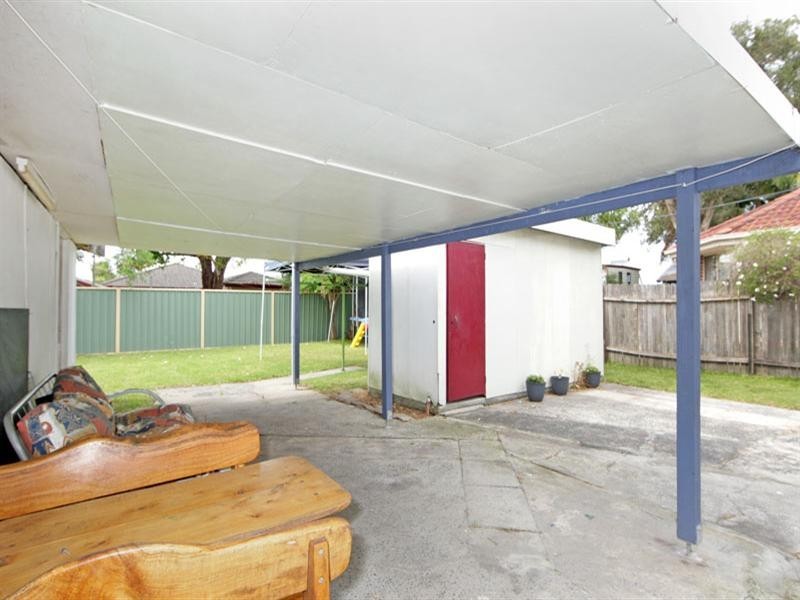 8 Flinders Avenue, Killarney Vale NSW 2261