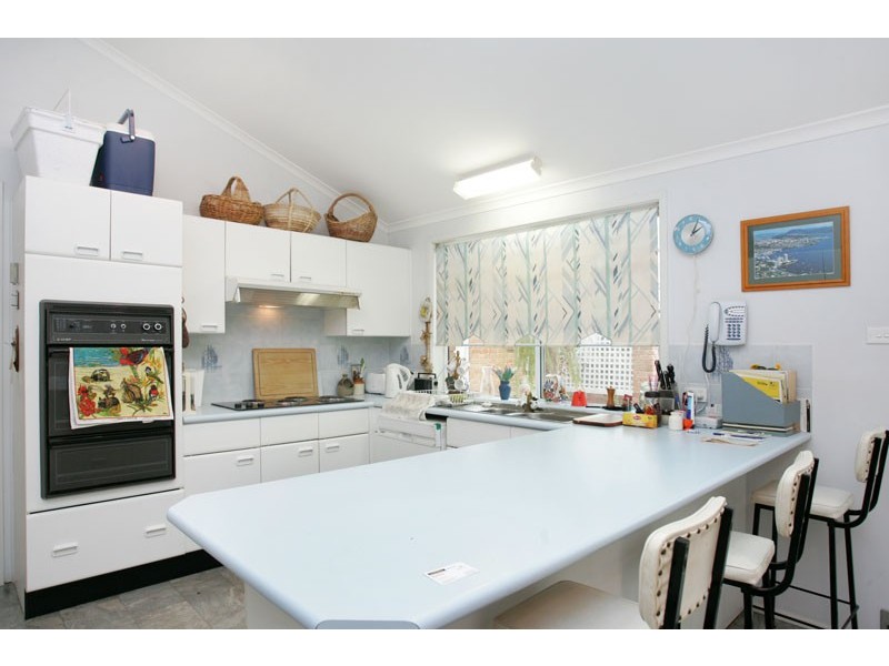 8 Compass Close, Bateau Bay NSW 2261