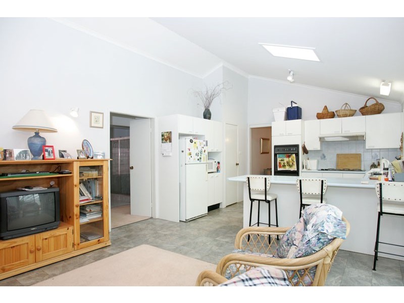 8 Compass Close, Bateau Bay NSW 2261