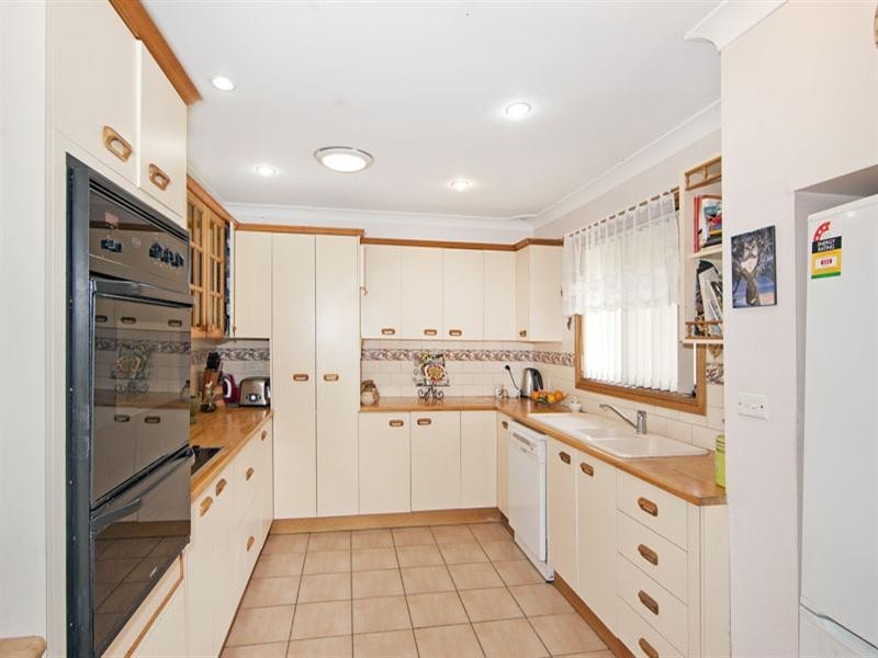 4 Belford Avenue, Bateau Bay NSW 2261