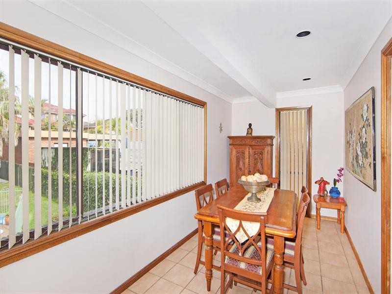 4 Belford Avenue, Bateau Bay NSW 2261