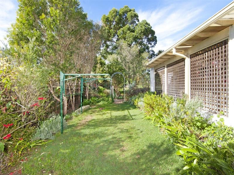 176 Cresthaven Avenue, Bateau Bay NSW 2261
