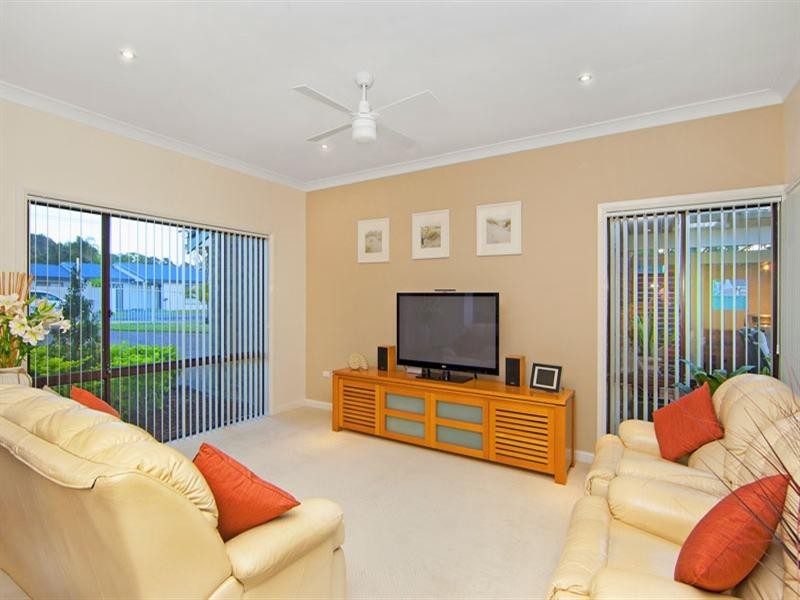 15 Nepean Street, Bateau Bay NSW 2261
