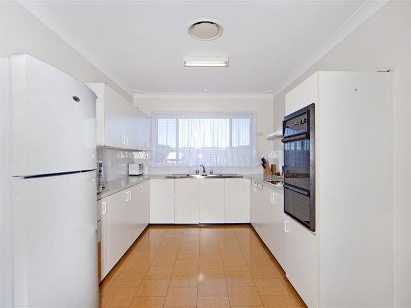 6 Rays Road, Bateau Bay NSW 2261