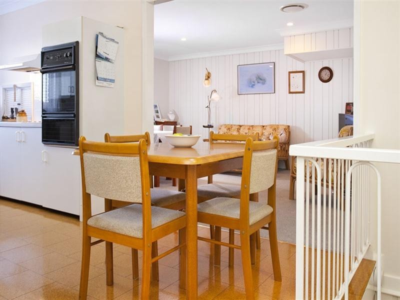 6 Rays Road, Bateau Bay NSW 2261