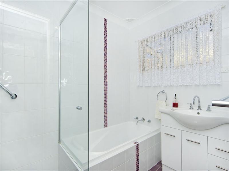 6 Rays Road, Bateau Bay NSW 2261