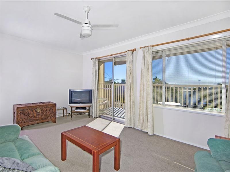 6 Rays Road, Bateau Bay NSW 2261