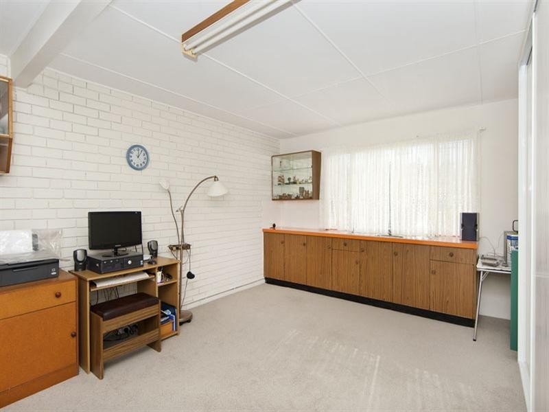 6 Rays Road, Bateau Bay NSW 2261