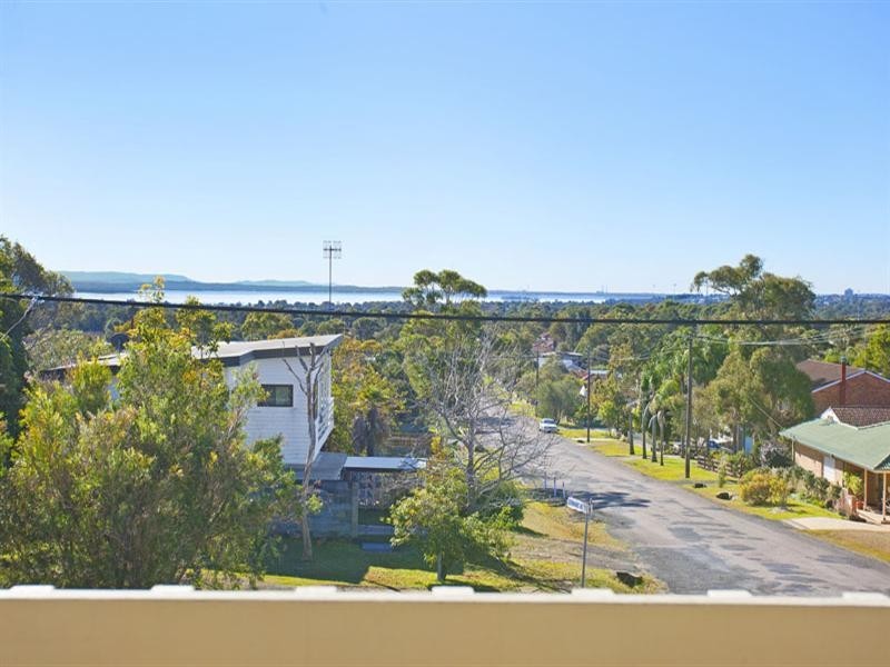 6 Rays Road, Bateau Bay NSW 2261