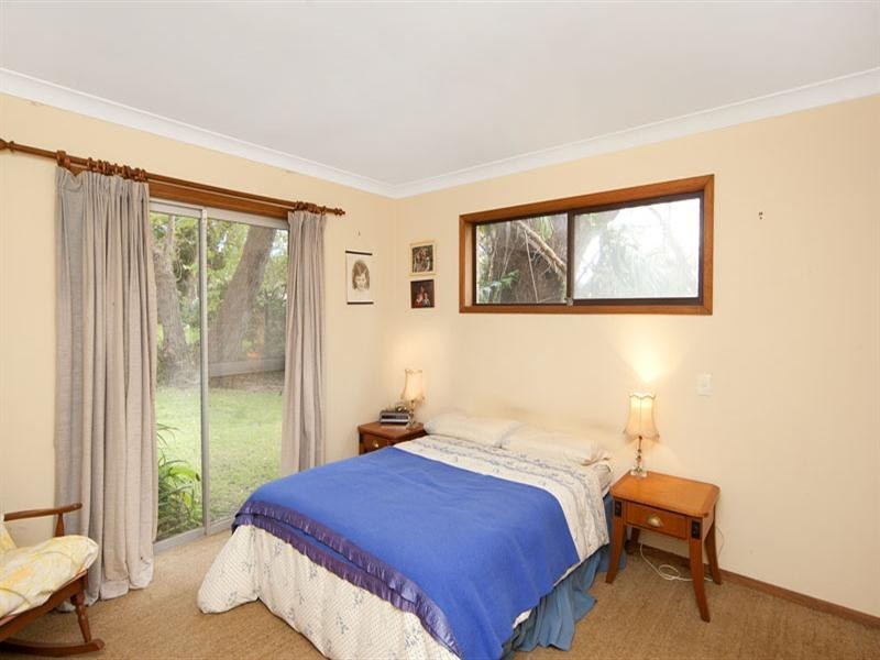 10 Yaruga Street, Bateau Bay NSW 2261