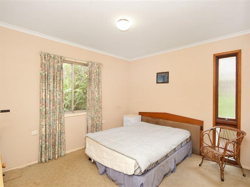 10 Yaruga Street, Bateau Bay NSW 2261