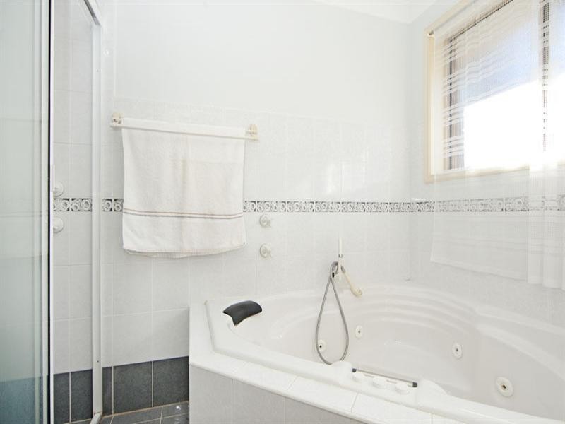 8 Epsom Place, Bateau Bay NSW 2261