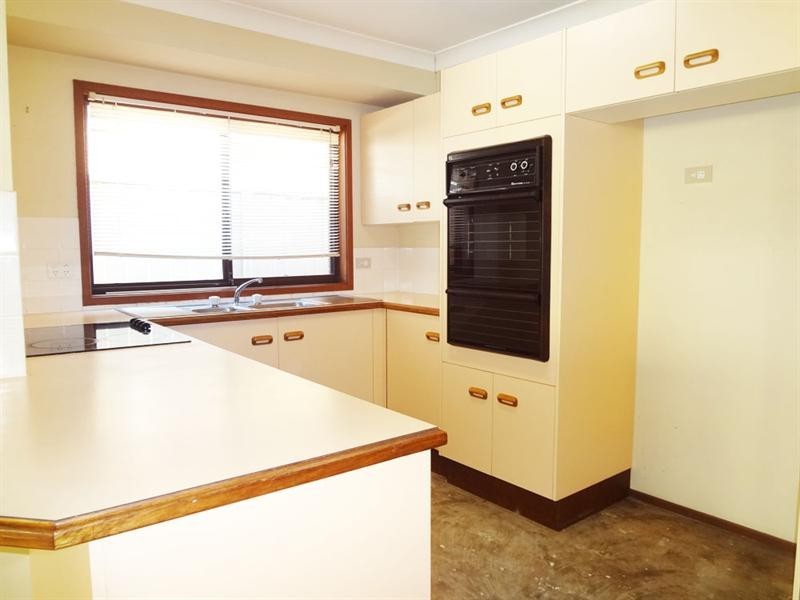 50 Sir Joseph Banks Drive, Bateau Bay NSW 2261