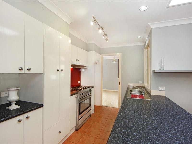 4 Rainbow Close, Lisarow NSW 2250