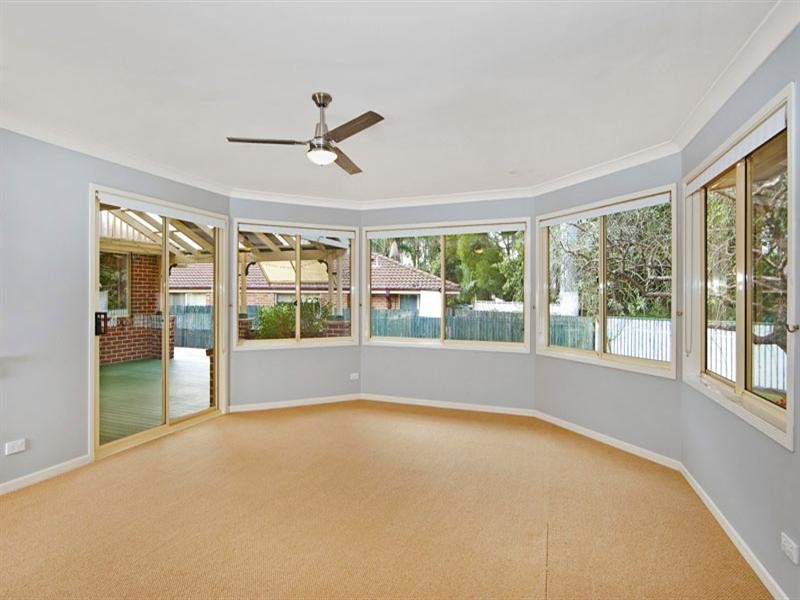 4 Rainbow Close, Lisarow NSW 2250