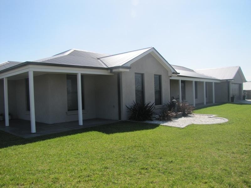 Laffing Waters NSW 2795