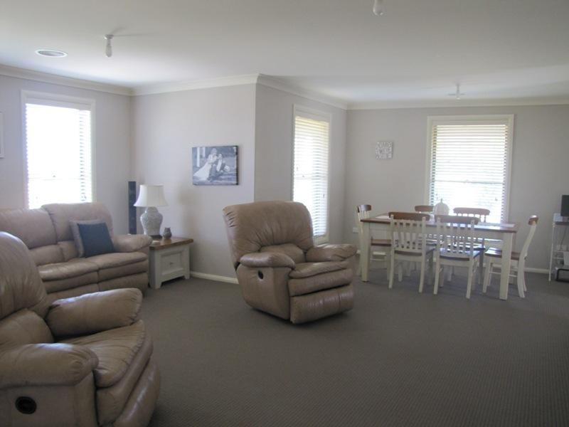 Laffing Waters NSW 2795