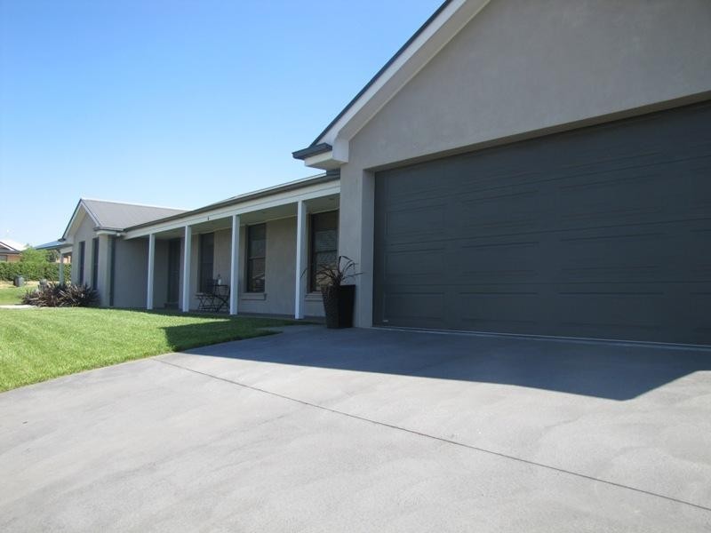 Laffing Waters NSW 2795