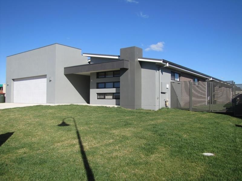 22 Mendel Drive, Kelso NSW 2795