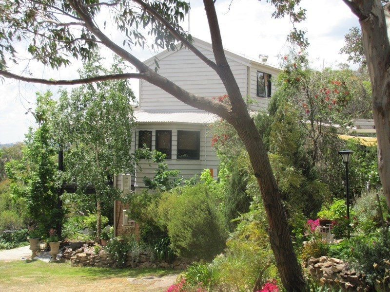 8 Church Street, Perthville NSW 2795